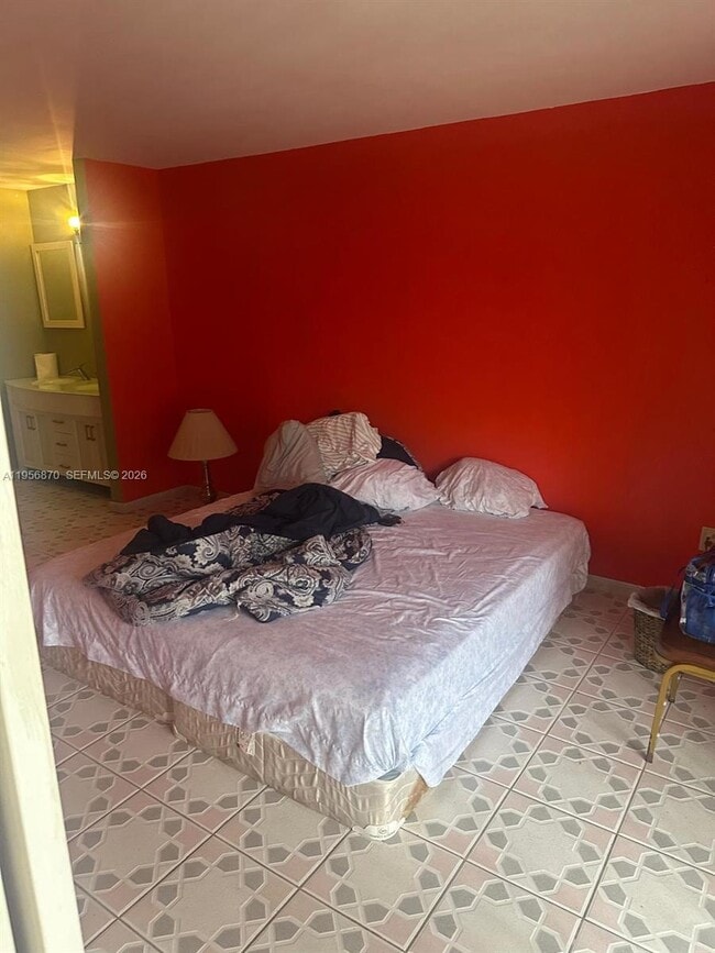 Building Photo - 855 NE 209th St