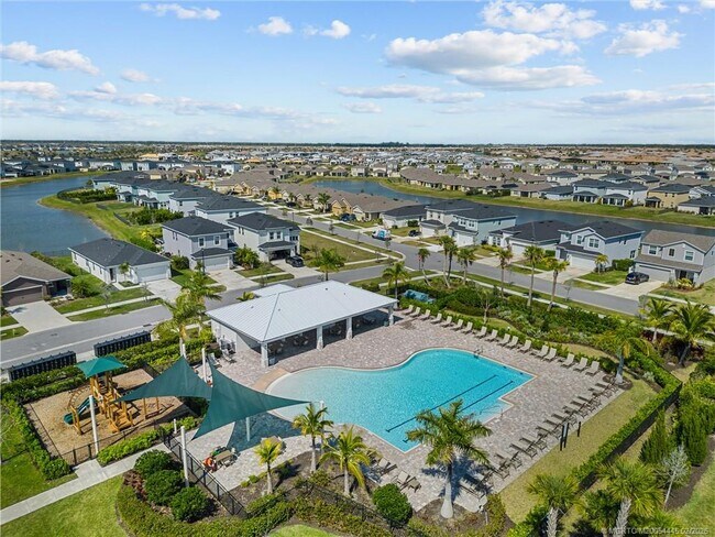 Building Photo - 10760 SW Cremona Way