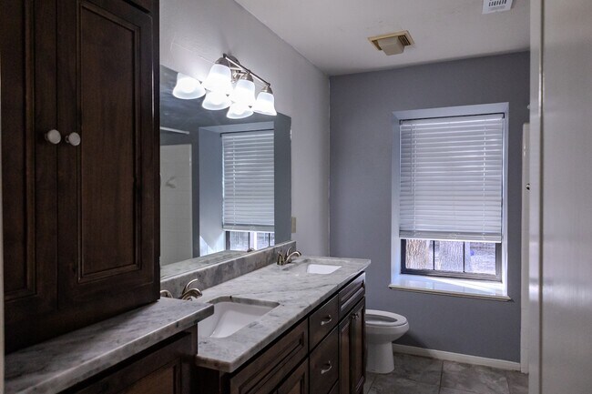 Building Photo - 2803 Pueblo Ct N