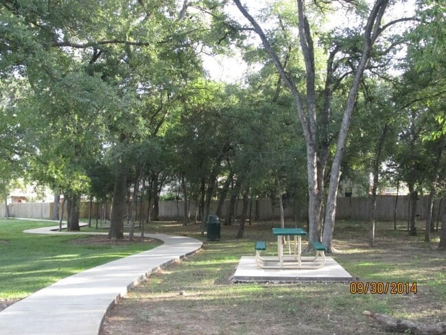 Building Photo - 5801 Knoll Pines Pass