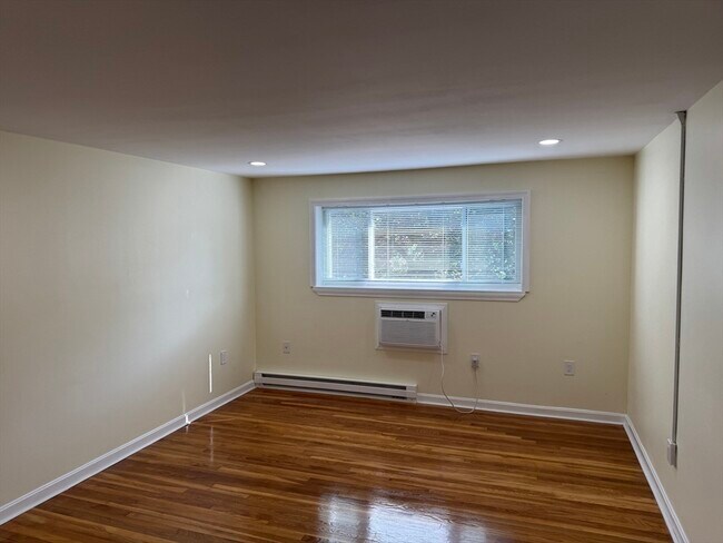 Building Photo - 183 Mt Auburn St