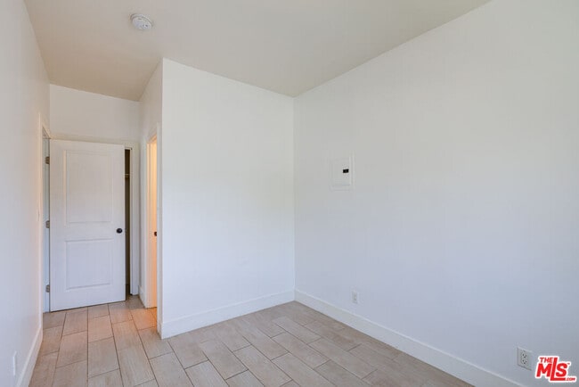 Building Photo - 644 W 5th St