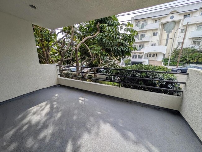 Building Photo - 1312 S Saltair Ave