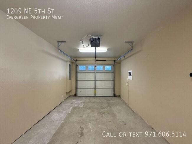 Building Photo - 1209 NE 5th St