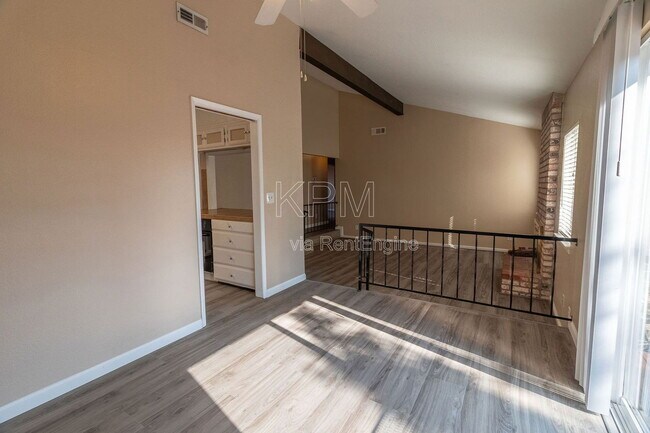 Building Photo - 2930 Angel Dr