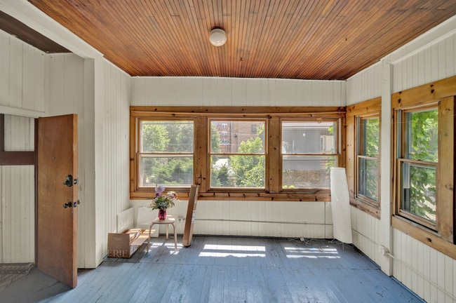 Building Photo - 826 Hamlin St