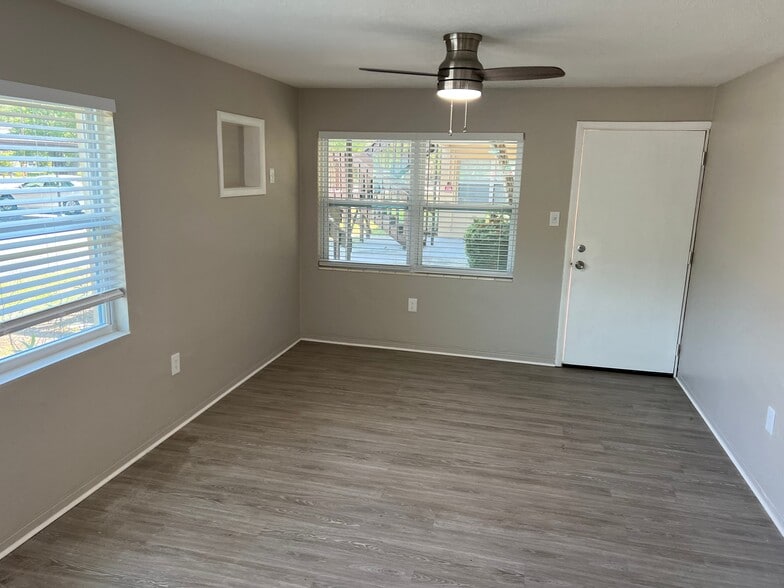 Building Photo - 1 Bed/1 Bath - Unit 4