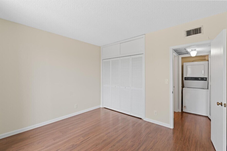 Building Photo - 1630 S Ocean Ln