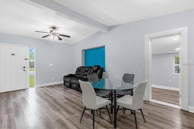 Building Photo - 1502 Daroca Dr