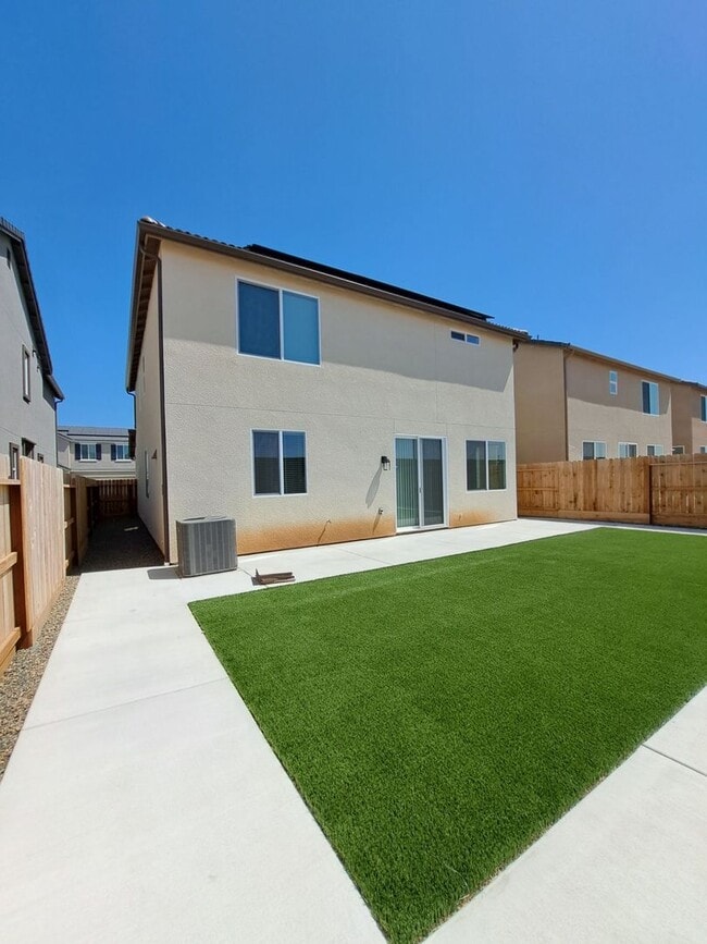 Building Photo - Gorgeous Two-Story Home Near Copper & Willow!