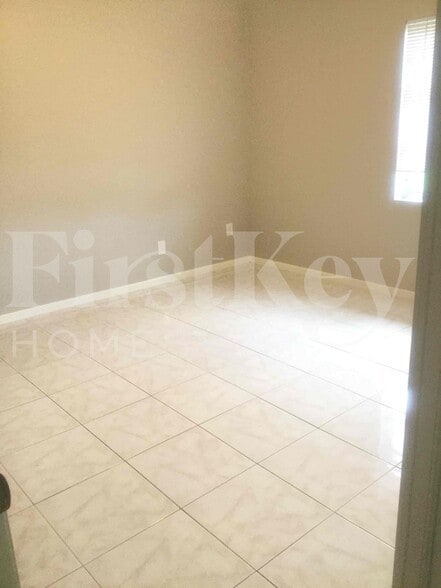 Building Photo - 202 SW Reynolds Ave