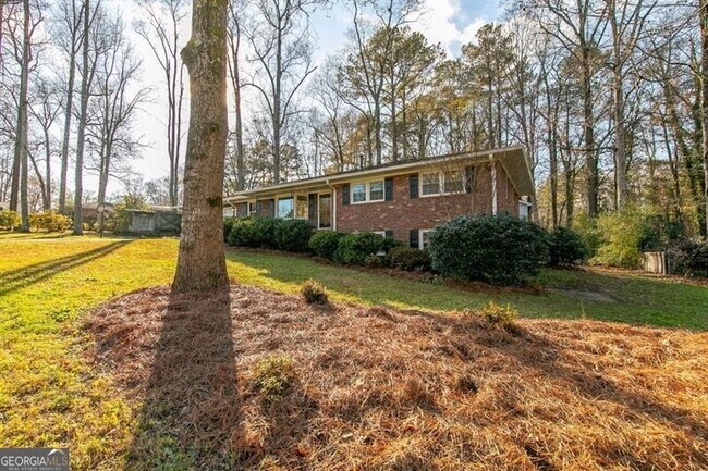 Building Photo - 2805 Pine Hill Dr