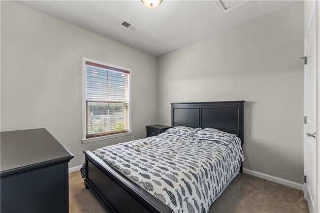 Building Photo - 410 Fairmont Dr