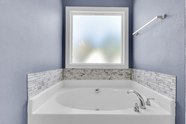 Building Photo - 109 Trinity Dr