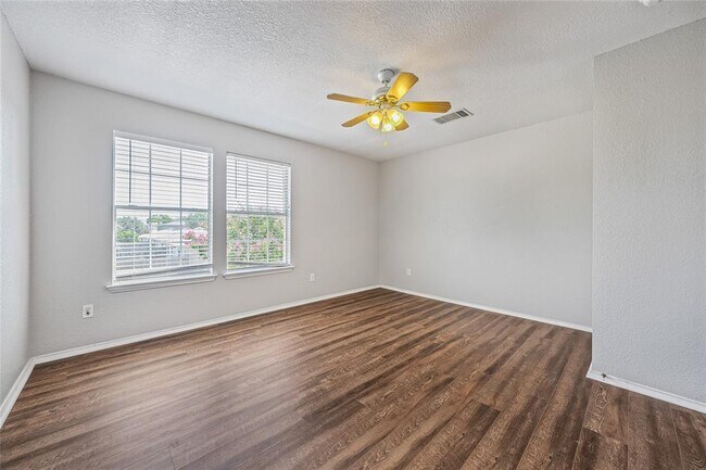Building Photo - 709 Black Isle Dr