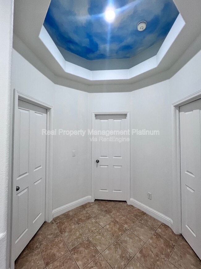 Building Photo - 1030 E Royal Dornoch Ave