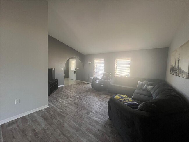 Building Photo - 470 Strasburg Dr