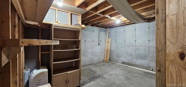 Building Photo - 323 Cushetunk Dr