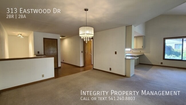 Building Photo - 313 Eastwood Dr