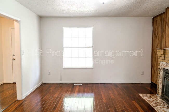 Building Photo - 1630 Wallace St