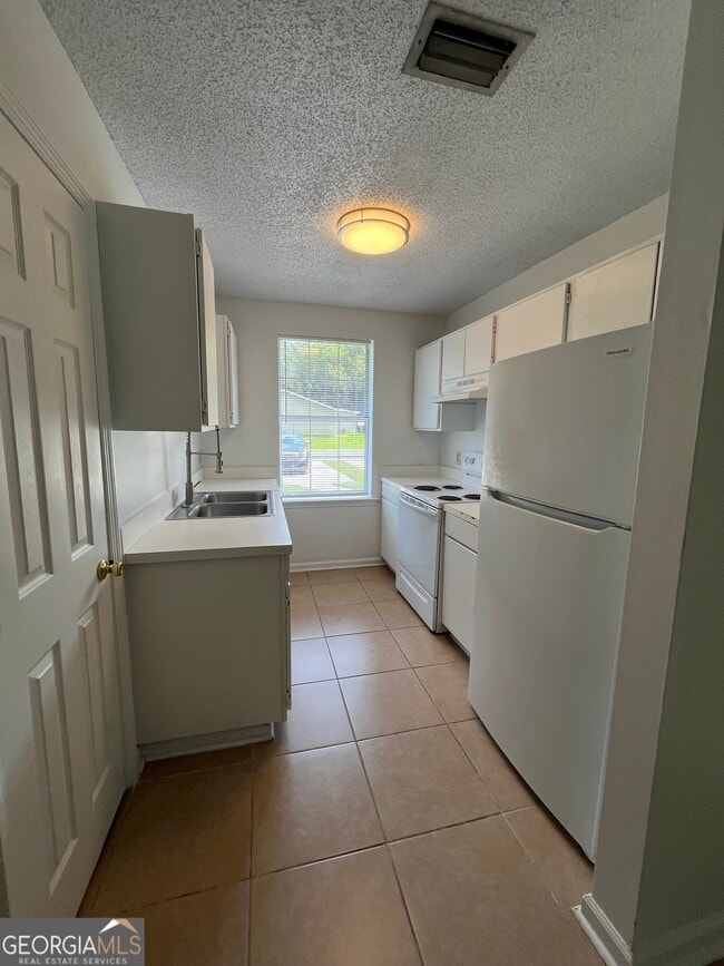 Building Photo - 412 Admiral's Walk Dr