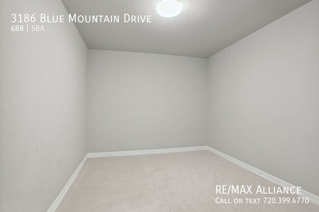 Building Photo - 3186 Blue Mountain Dr