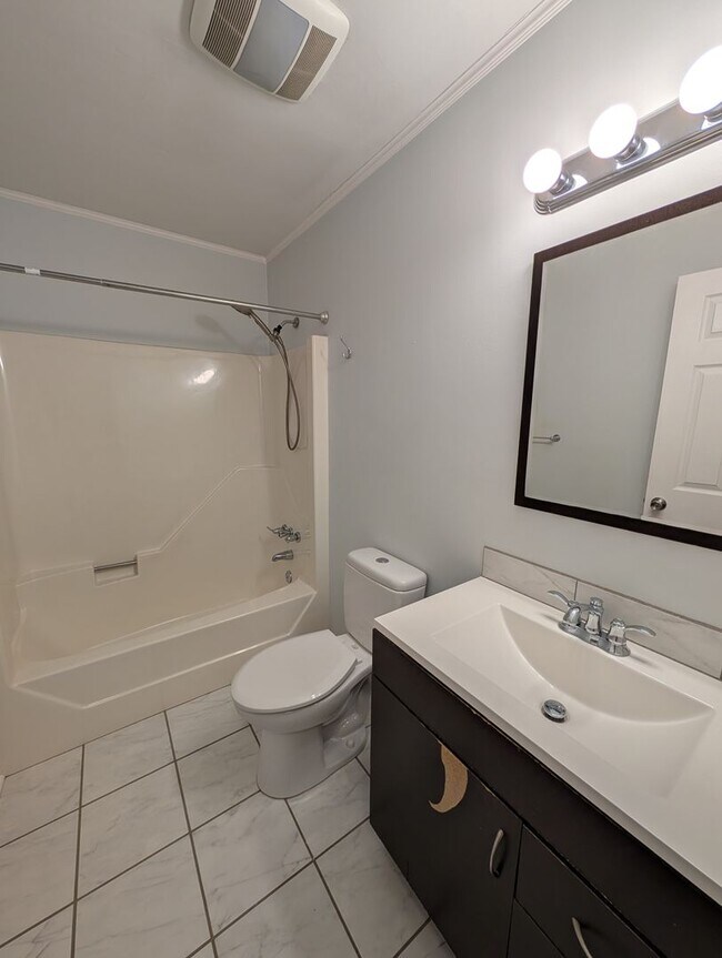 Building Photo - Arden Rental - Royal Pines Area