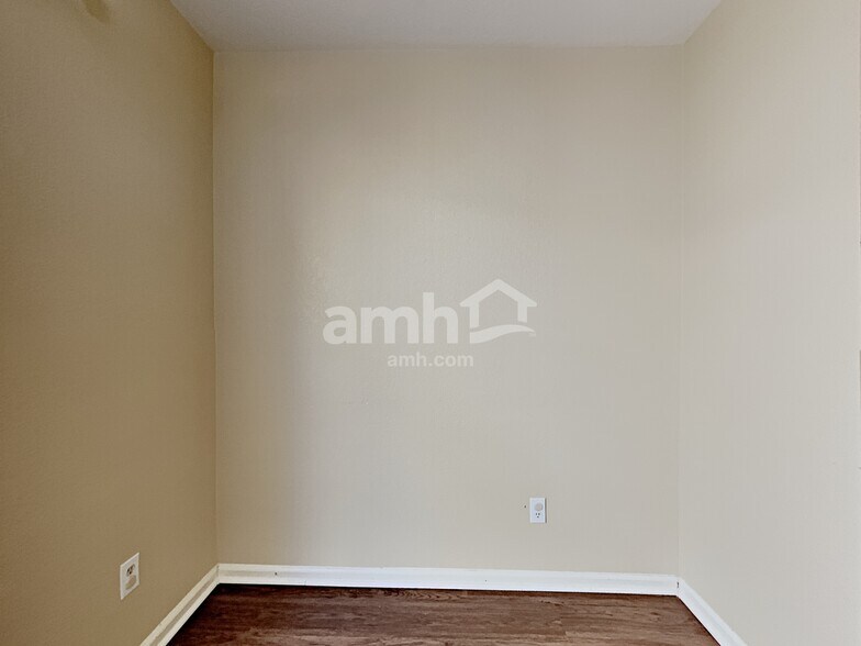 Building Photo - 1640 S Buckley Way