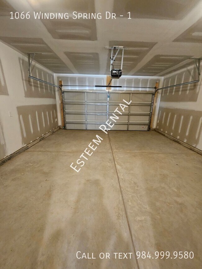 Building Photo - 1066 Winding Spg Dr