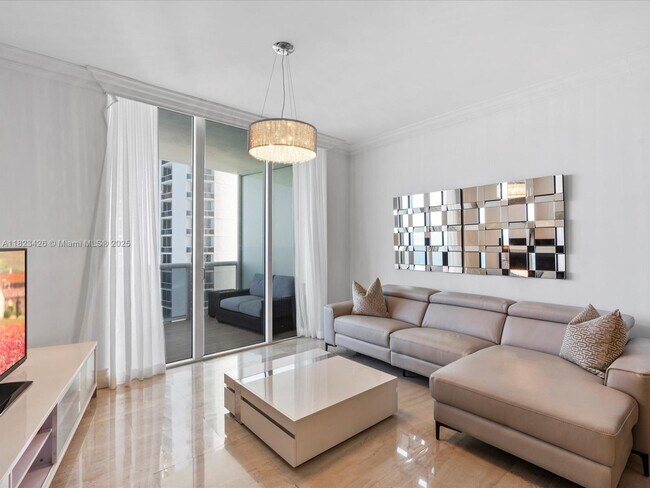 Building Photo - 15901 Collins Ave
