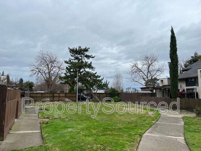 Building Photo - 1414 Pajaro Ave