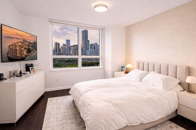 Building Photo - 848 Brickell Key Dr