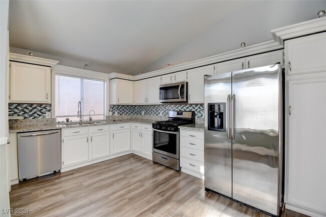 Building Photo - 7221 Single Pine Dr