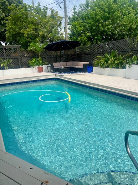 Pool 2 - 4141 NE 16th Ave