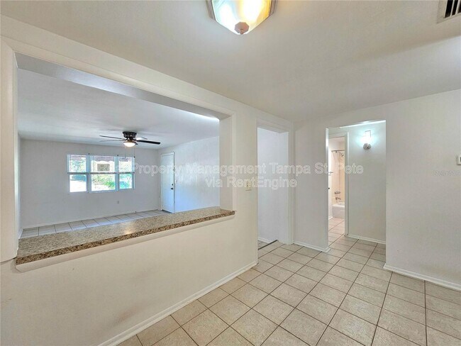 Building Photo - 613 Lyndhurst St