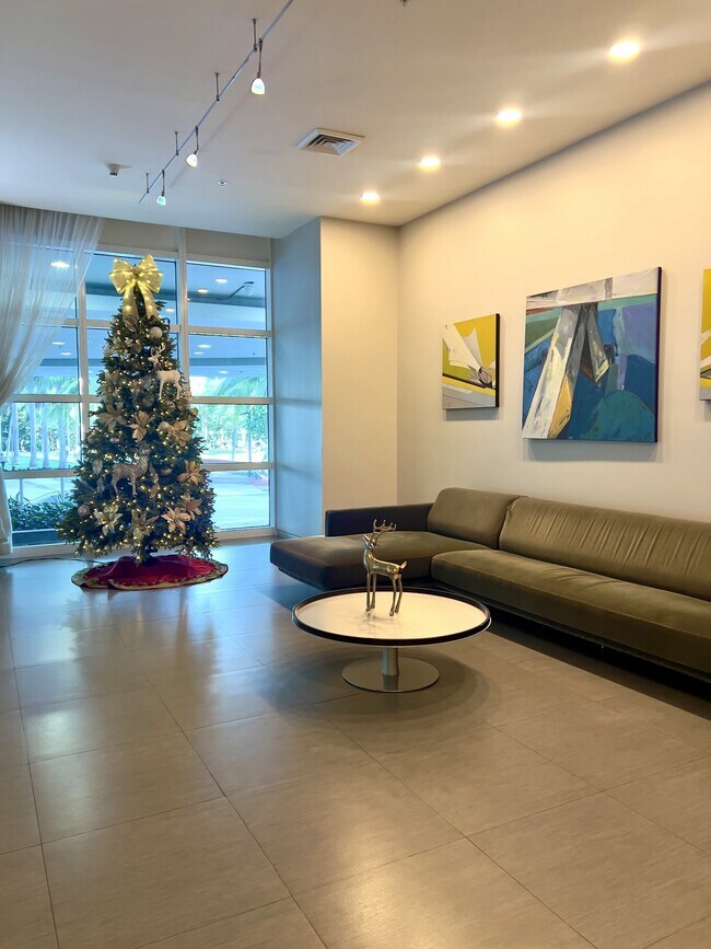 Building Photo - 1900 N Bayshore Dr