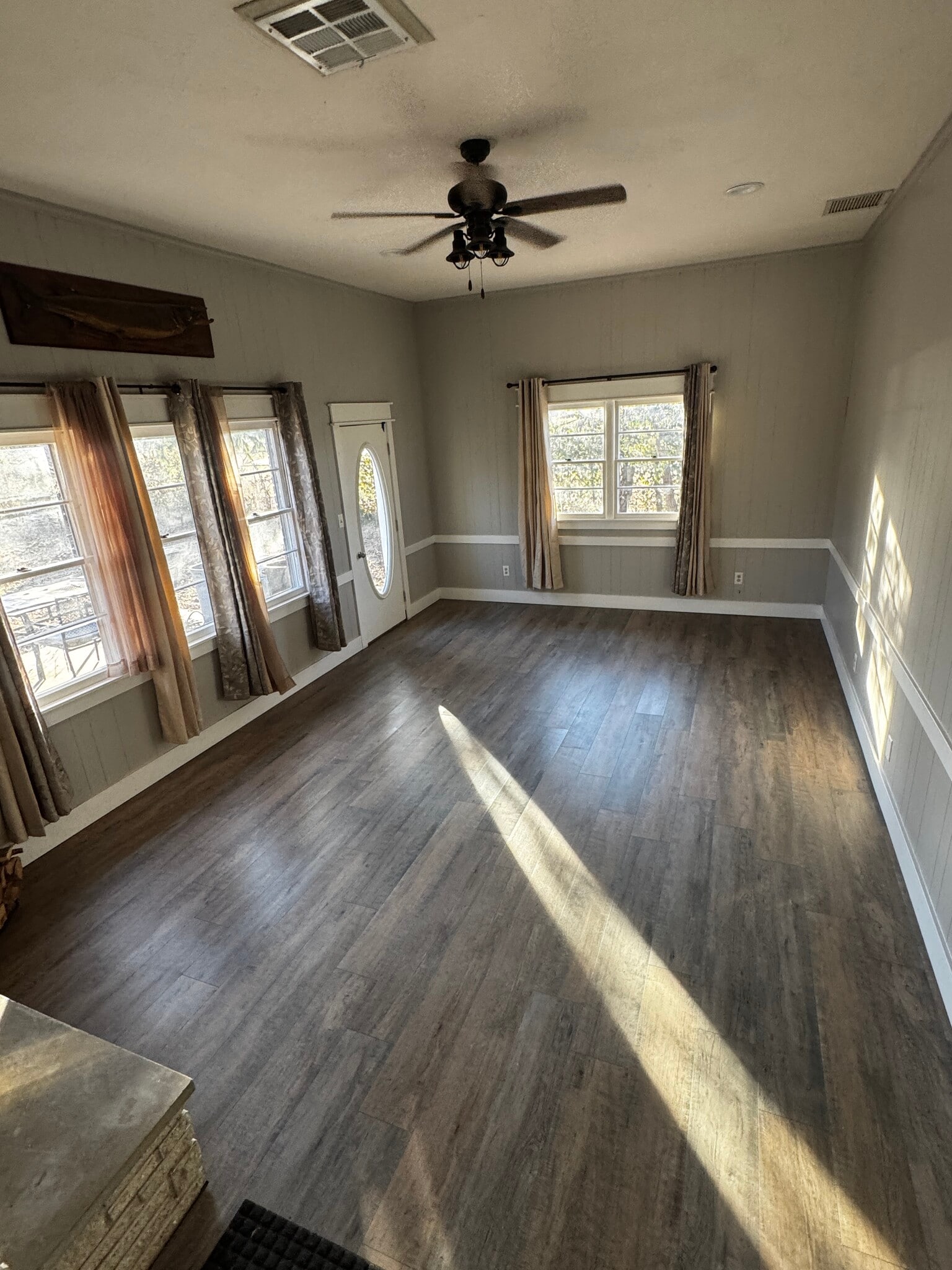 Den - 4018 W Weaver Rd