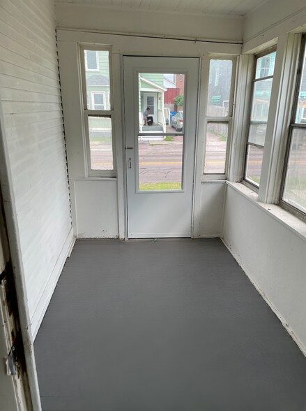 Building Photo - 83 Oak St