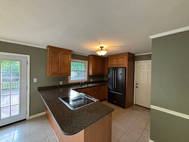 Building Photo - Space, Privacy & Flexibility – All in One Stunning Property