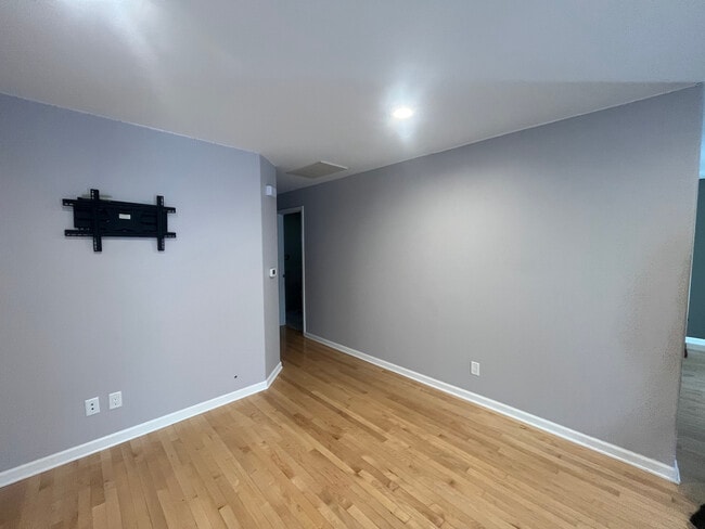 Building Photo - 229 S Dearborn Ave