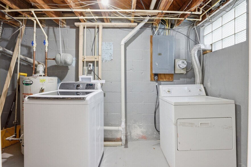 Building Photo - 318 Grovethorn Rd