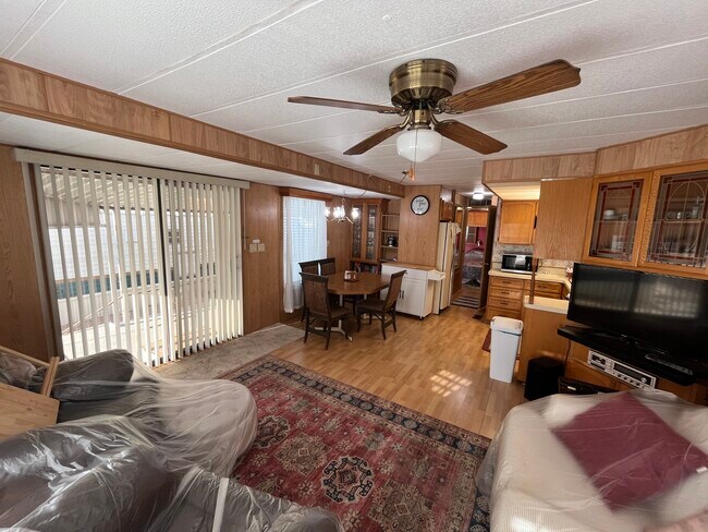 Building Photo - 303 N Lindsay Rd