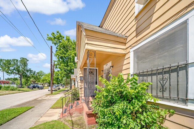 Building Photo - 2619 Nettleton St