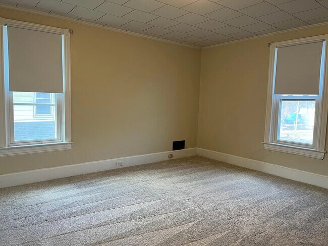 Building Photo - 145 Main St