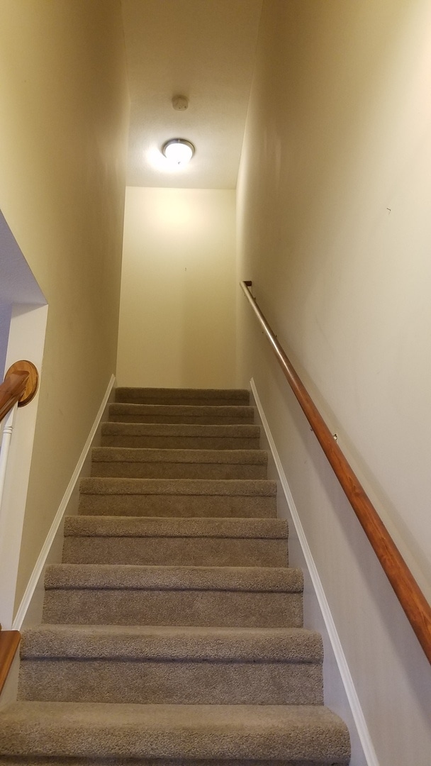 Building Photo - 3 bedroom, 2.5 bath townhome