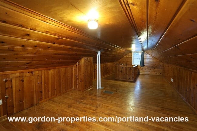 Building Photo - SE Flavel St - Woodstock 3 bedroom home with single car garage