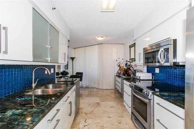 Building Photo - 7330 Ocean Terrace