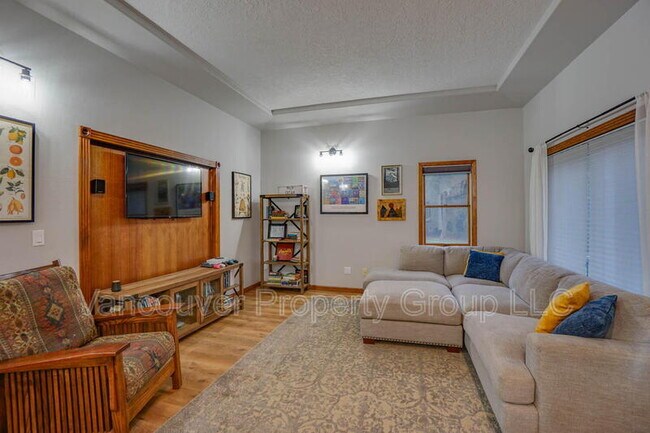 Building Photo - 745 S 21st Pl