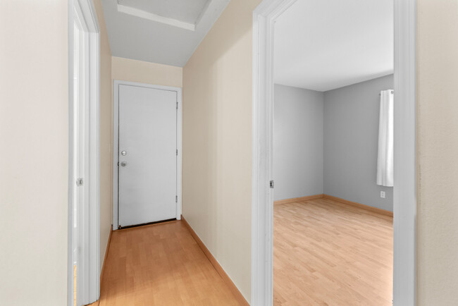 Building Photo - 8753 Redwood Grove Way