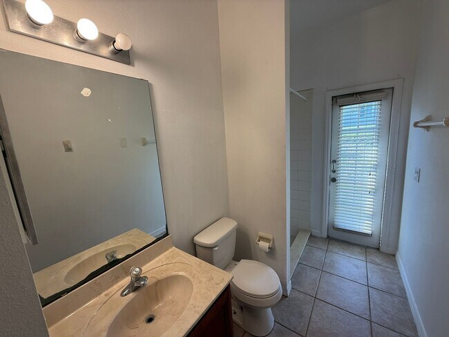 Building Photo - 2616 Plumberry Ave